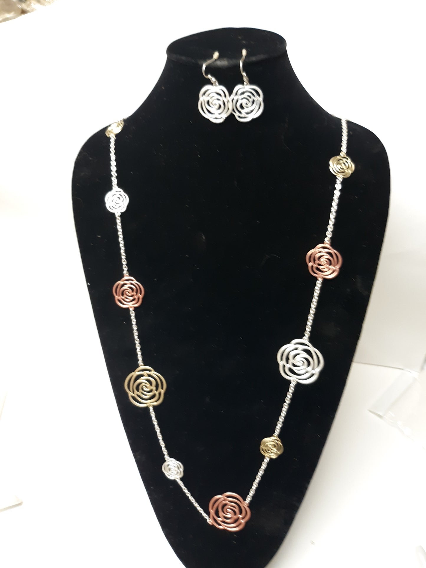 Multi-Tone Floral Necklace Earring Set