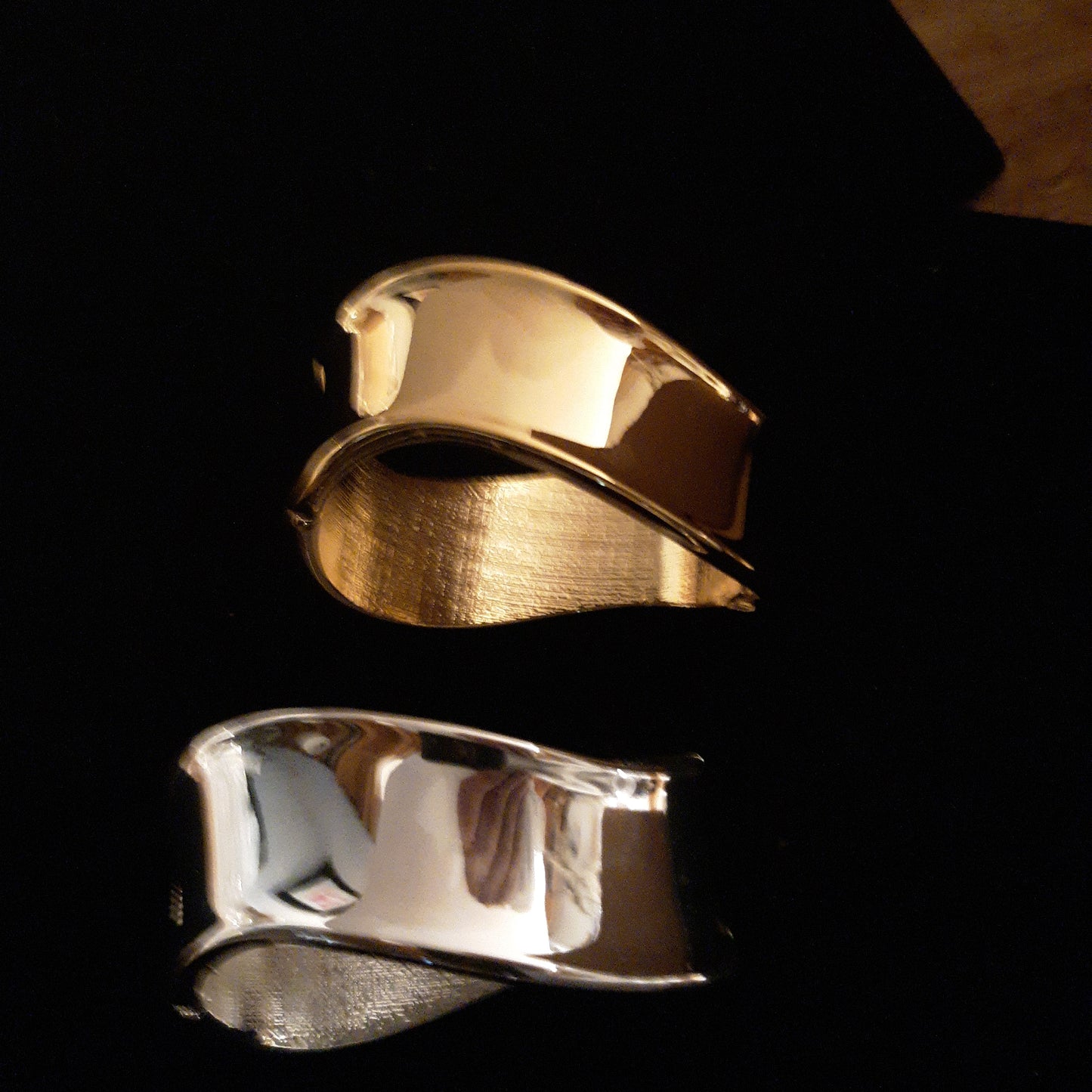 High Polished Silver Tone or Gold Tone Bangle