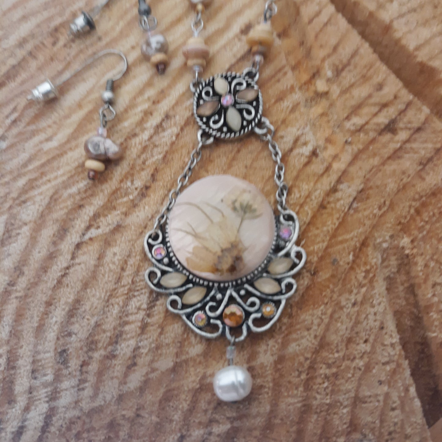 Inlaid Dried Flower Necklace