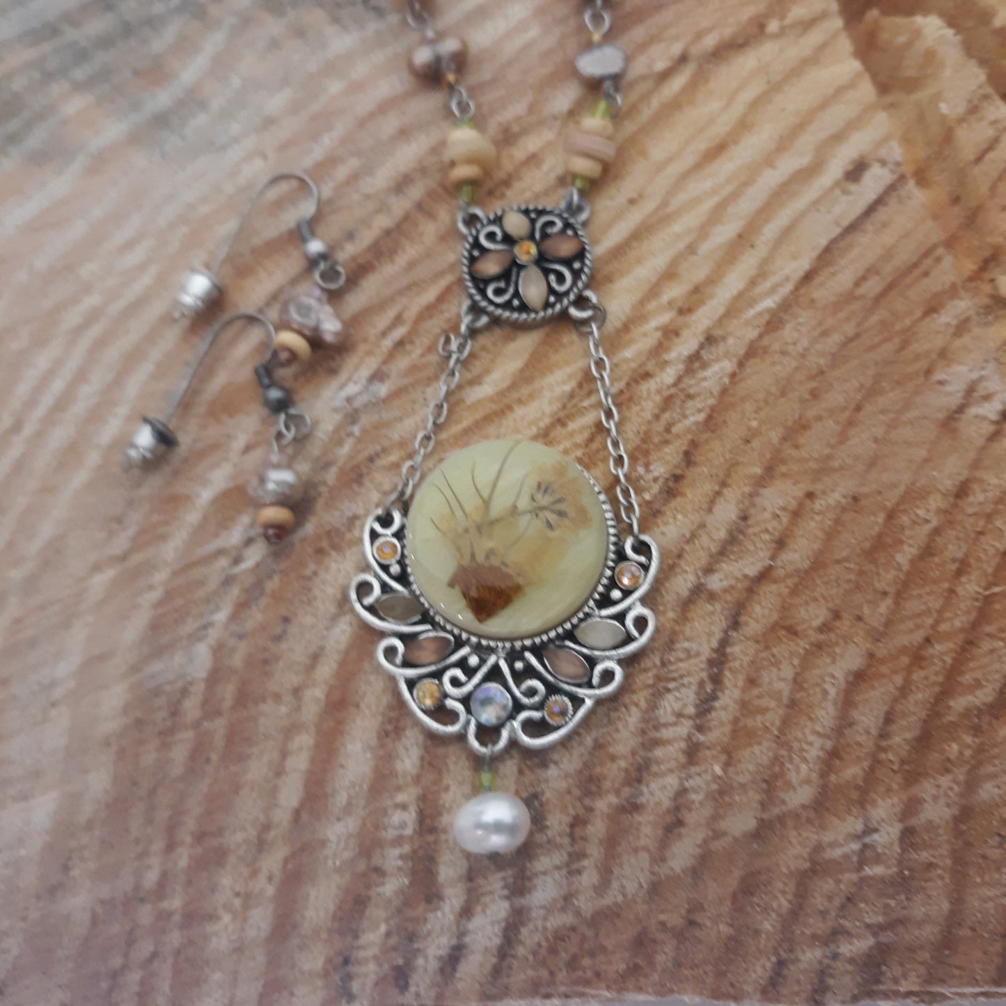 Inlaid Dried Flower Necklace